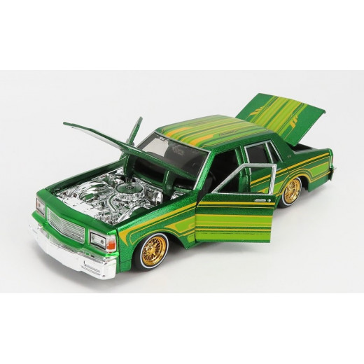 Maisto 1987 Chevy Caprice Lowrider, Scale 1:24