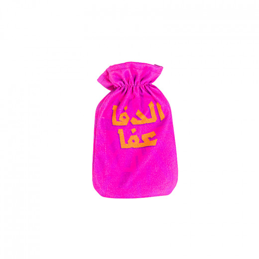 قربة ماء مع غطاء قماشي مزين بكلمة دفا باللون الوردي, 1700 مل