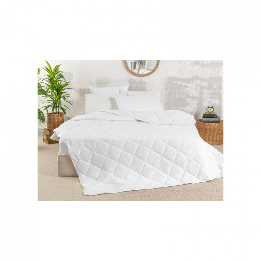 Madam Coco Chaney Microfiber Quilt, White Color, 215*235 Cm