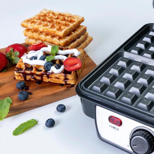 GEEPAS 4 Slice Waffle Maker