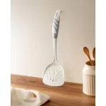 Madame Coco Chase Servis Spatula